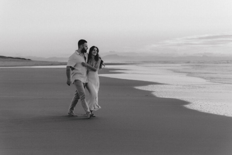 Séance photo couple à Hossegor : profiter d&rsquo;un coucher de soleil dans les Landes